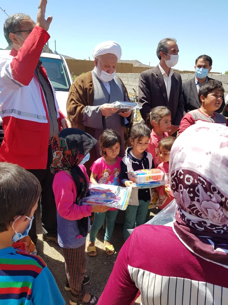 خدمات کاروان سلامت هلال‌احمر آذربایجان‌شرقی در روستای کم برخوردار قبادلوی شهرستان عجب شیر 